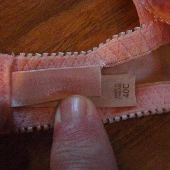 Victoria's Secret Pink Floral Embroidered Lace Plunge Bra Size 40C - Picture 6 of 6